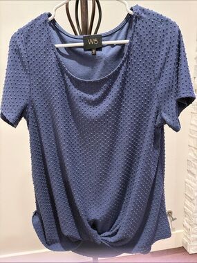 W5 Women's Periwinkle Textured Dot Short Sleeve Knot Top